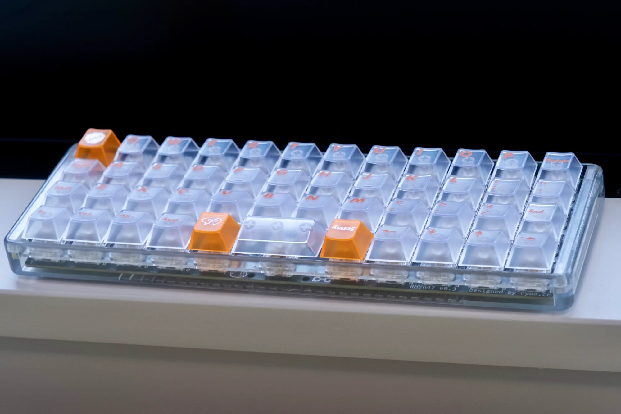 RHYn47 - transparent case -